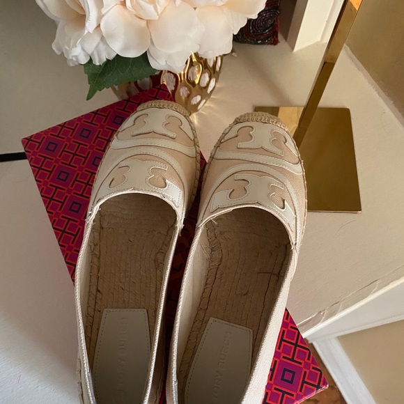 New Tory Burch logo espadrille flat 😍 - Picture 5 of 8